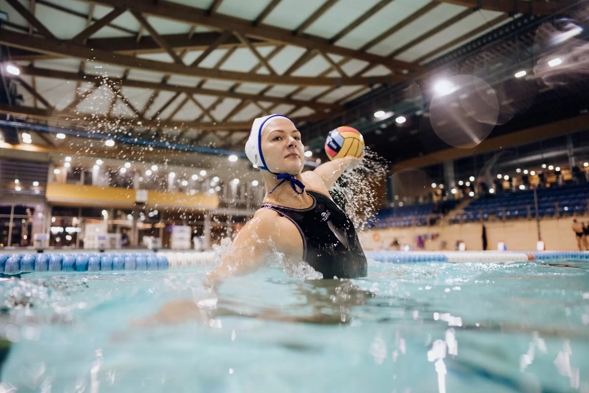 Water-polo féminin : évolution historique, défis actuels et équipement technique adapté à l’anatomie